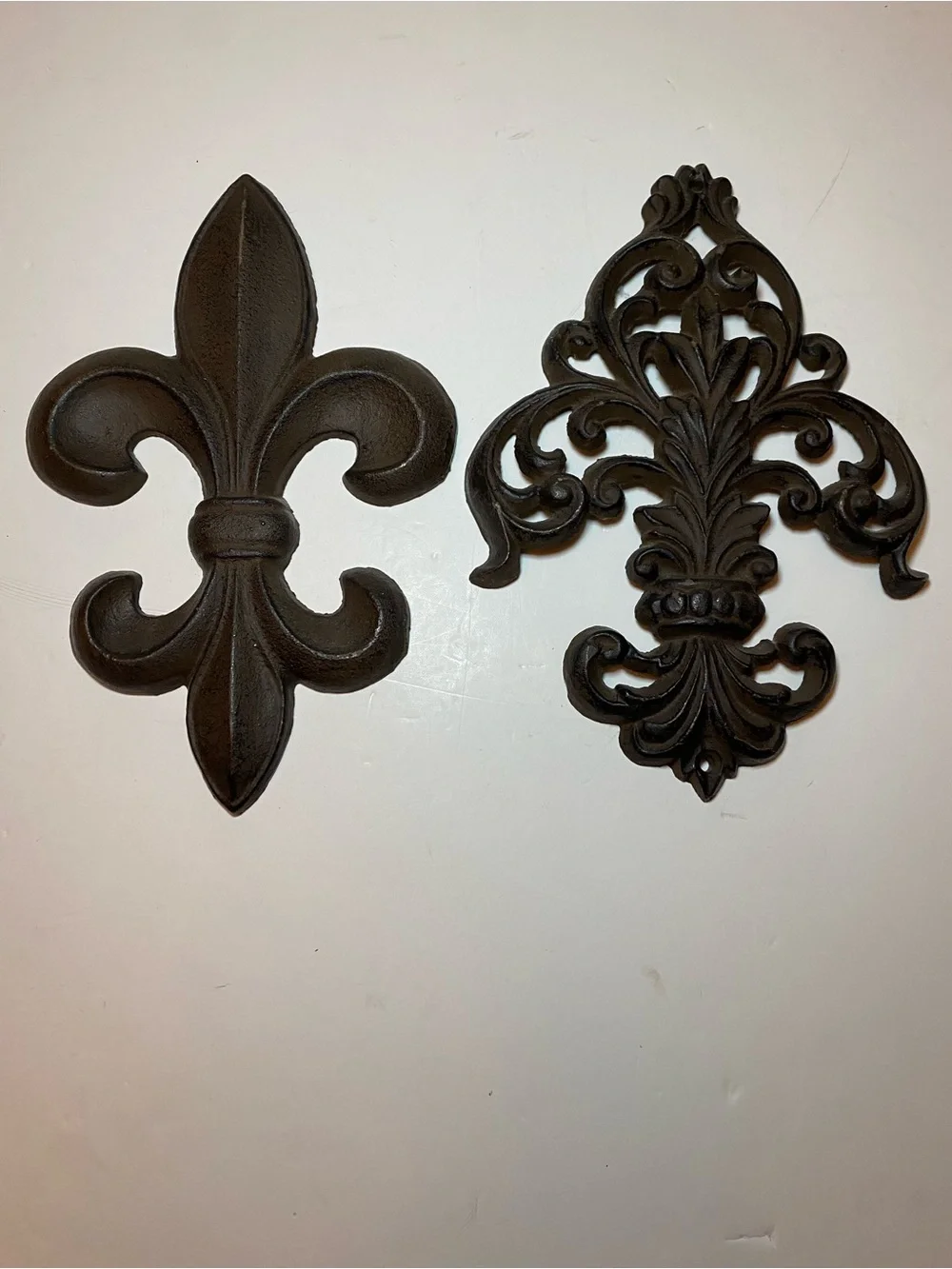 Decorative Fleur-de-Lis & Filigree Wall Plaques - Black/Dark Brown.